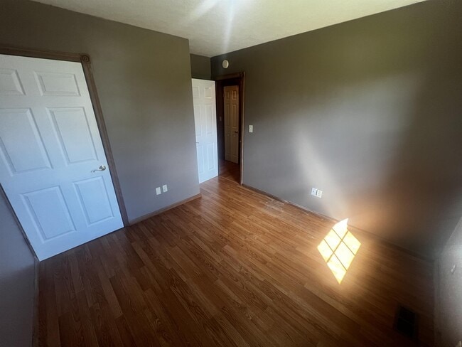 Building Photo - 230 S Circlecrest Dr