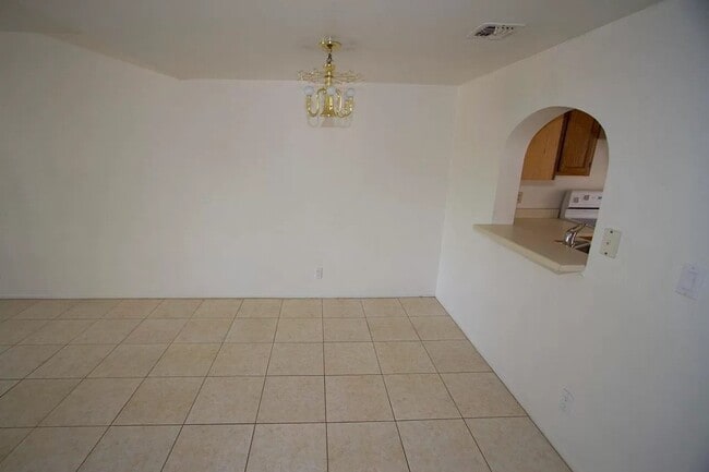 Building Photo - 3/2 townhome 1 mile from ASU Campus! Augus...