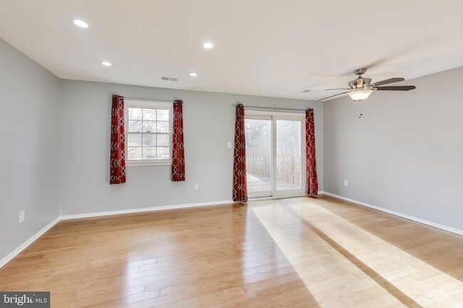 Building Photo - 5769 Yellowrose Ct