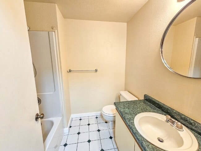 Building Photo - 13801 Old Redmond Rd