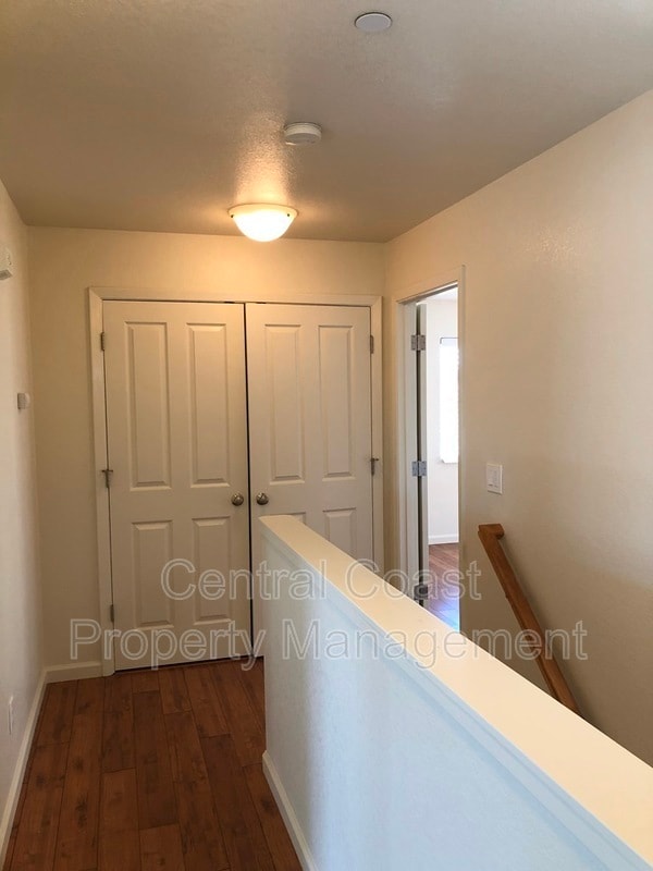 Building Photo - 10 Carmel Cir