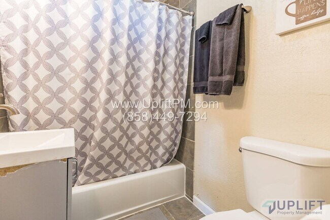 Building Photo - 4827 Castle Ave