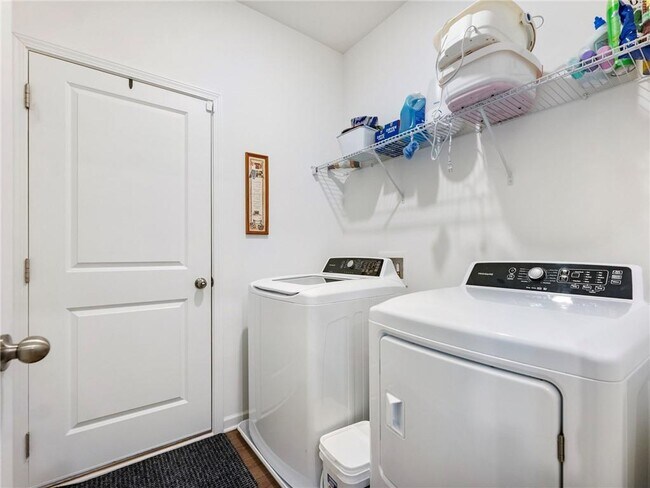 Building Photo - 680 Groover St