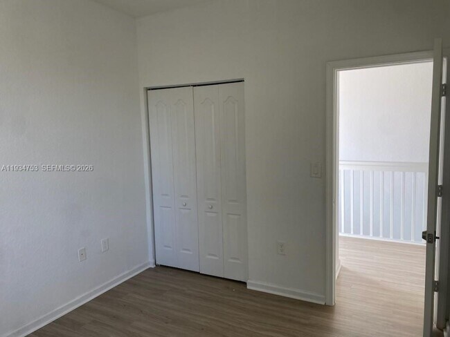 Building Photo - 3760 NE 9th Ct