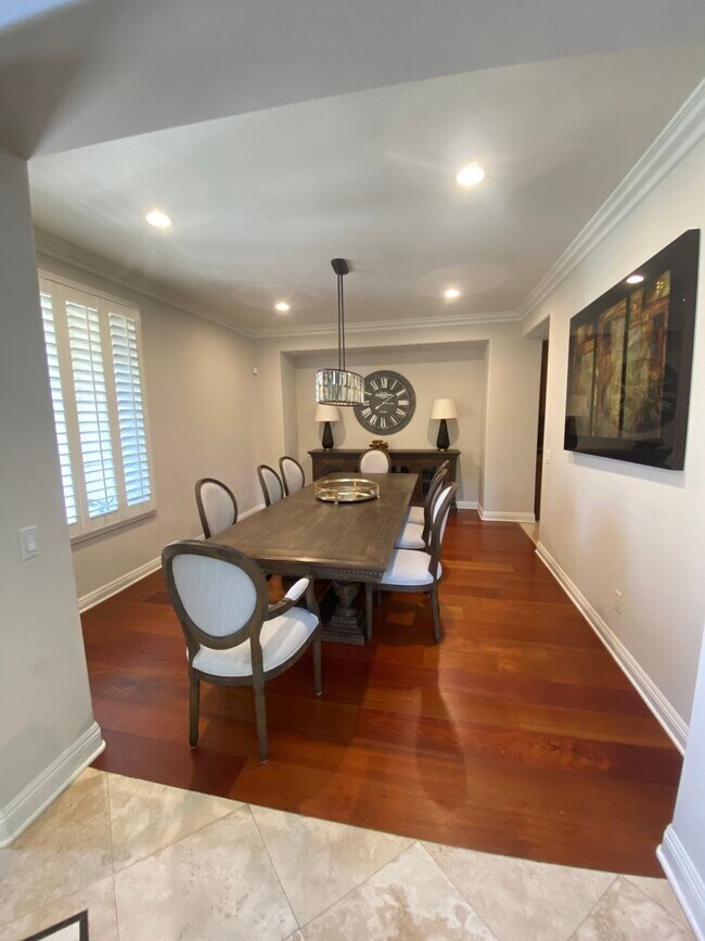 Building Photo - Luxurious 4 Bedroom Fullerton House For Re...