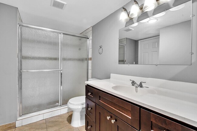 Building Photo - 4158 Inverrary Dr