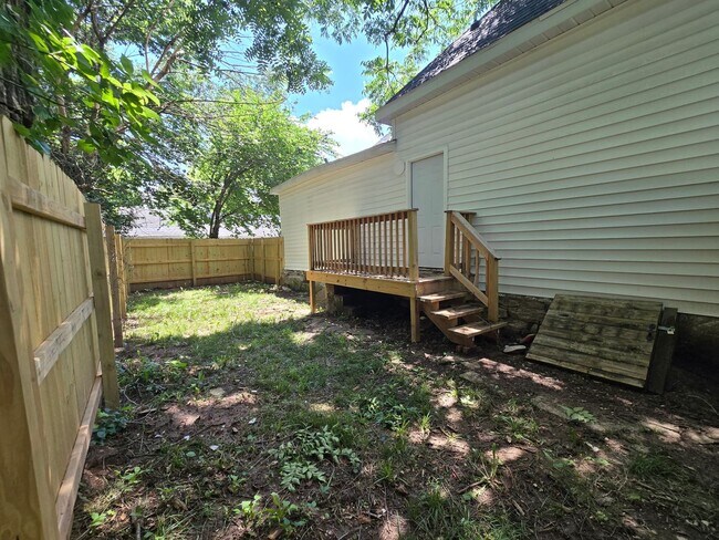 Building Photo - 1636 N Sherman Ave
