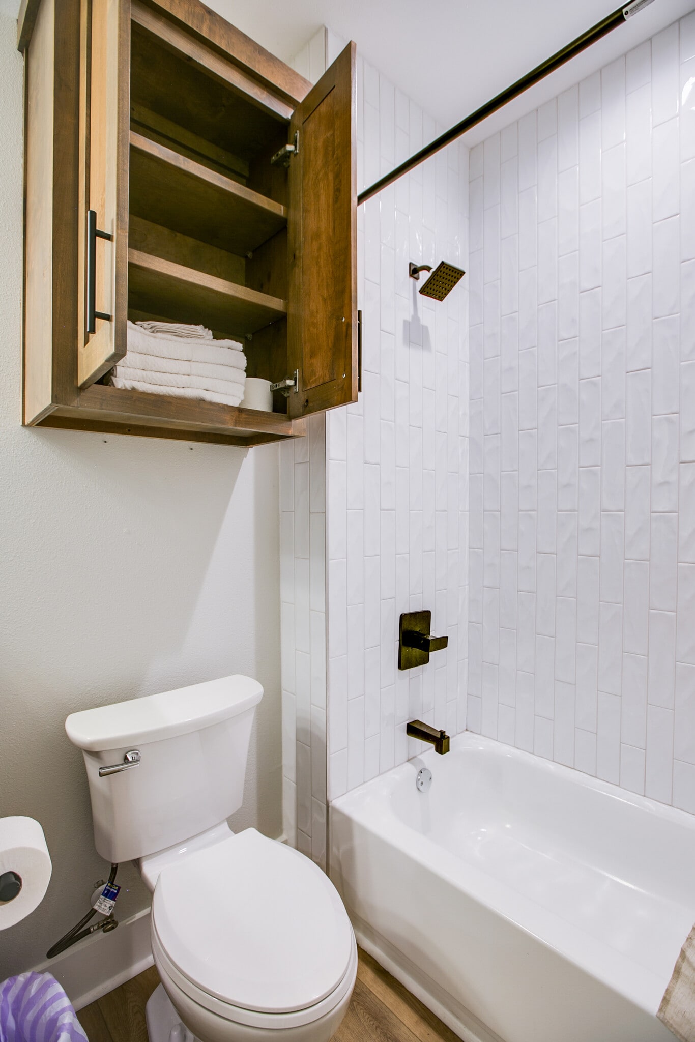 Building Photo - 1009 Holiday Dr