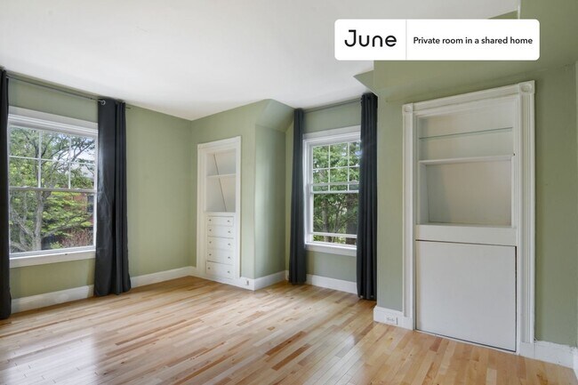 Building Photo - Private bedroom in 7 bed/2.5 bath Home