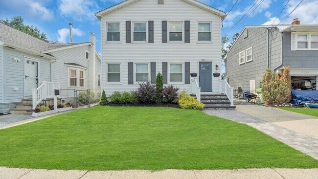 Building Photo - 1226 1/2 Briarwood Rd-