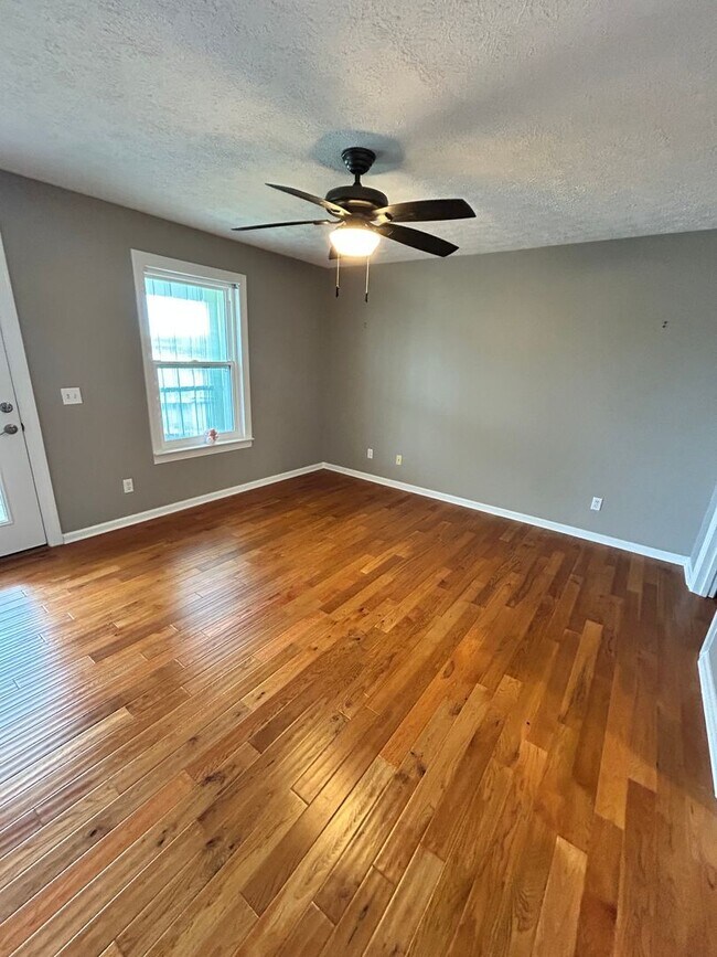 Building Photo - 2908 Country Club Dr