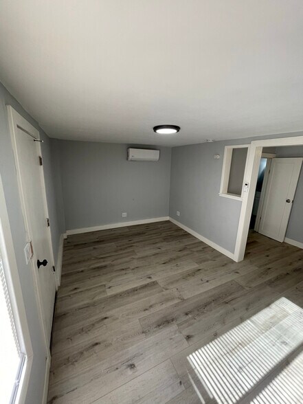 Primary Photo - 214 Spruce St