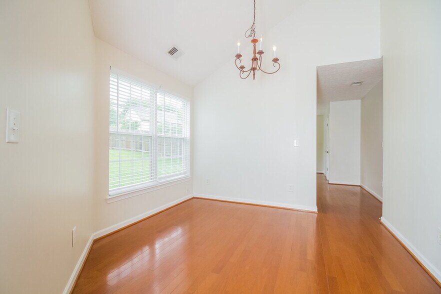 Building Photo - 1015 Mallory Ln