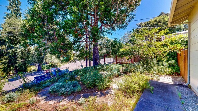 Building Photo - 4560 Sullivan Ct