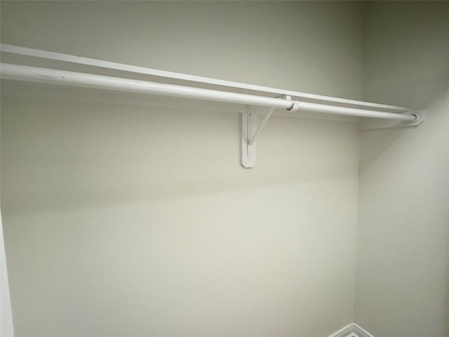 Building Photo - 2100 Tanglewilde St