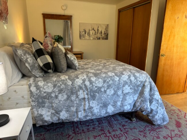 Building Photo - 2 John St