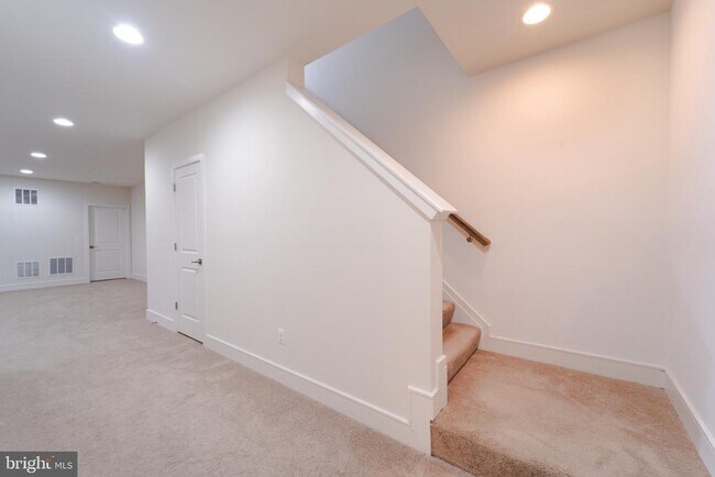 Building Photo - 41935 Spring Air Dr