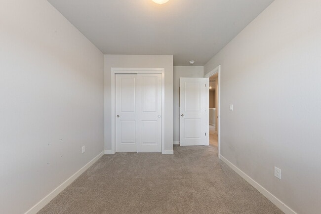 Building Photo - Newly Constructed 3 bedroom, 2.5 Bathroom home with luxury finishes!