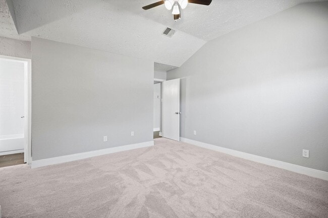 Building Photo - 13514 Klamath Falls Dr