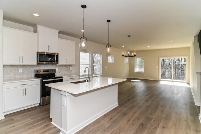 Building Photo - 1318 Bluffton Cir