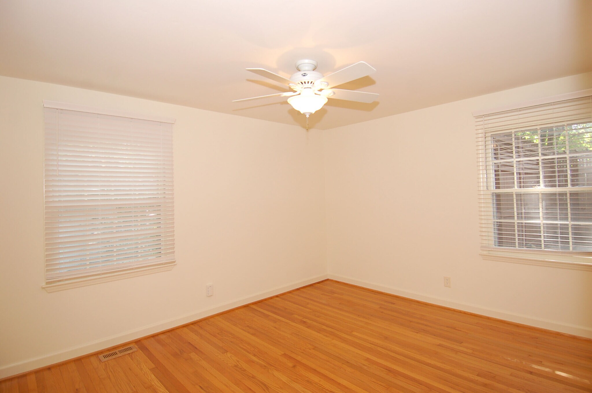 Building Photo - 5400 Emerson Dr