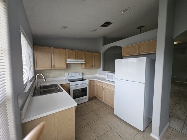 Building Photo - 13438 Fairway Glen Dr