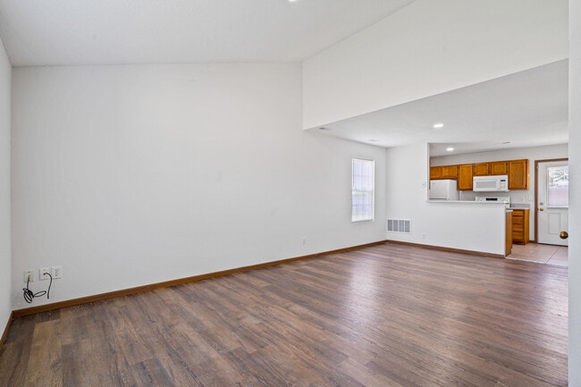Building Photo - 2507 Carnation Dr