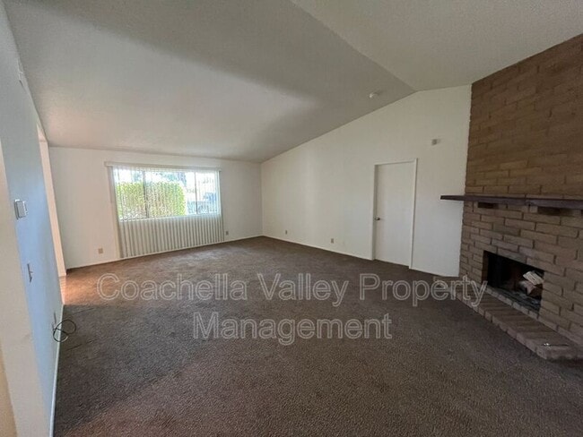 Building Photo - 567 N Hermosa Dr