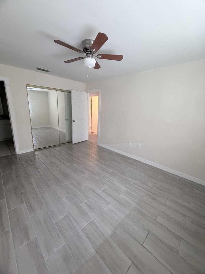 Building Photo - 5004 Chiquita Blvd S