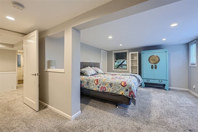 Building Photo - Introducing a spacious 4 bedroom, 2.5 bath...