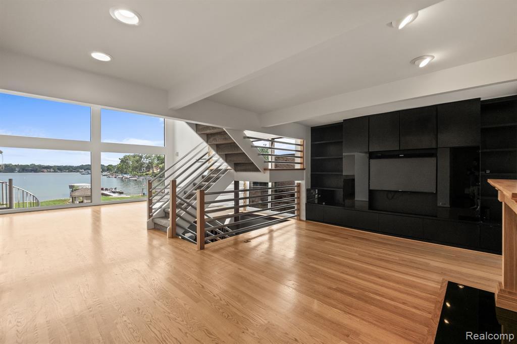 Building Photo - 2380 Walnut Lake Rd