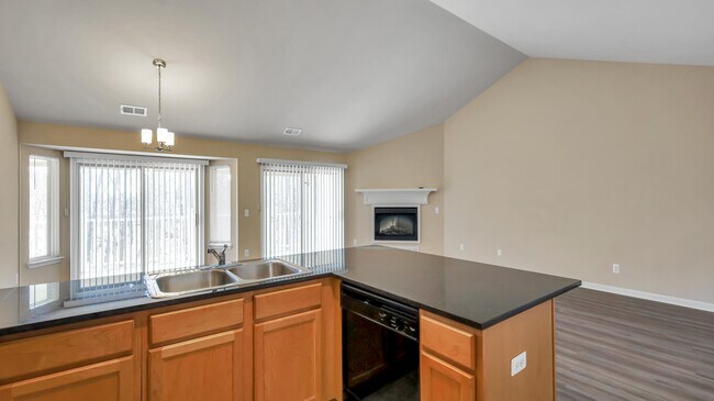 Building Photo - 5593 Stoney Pl N