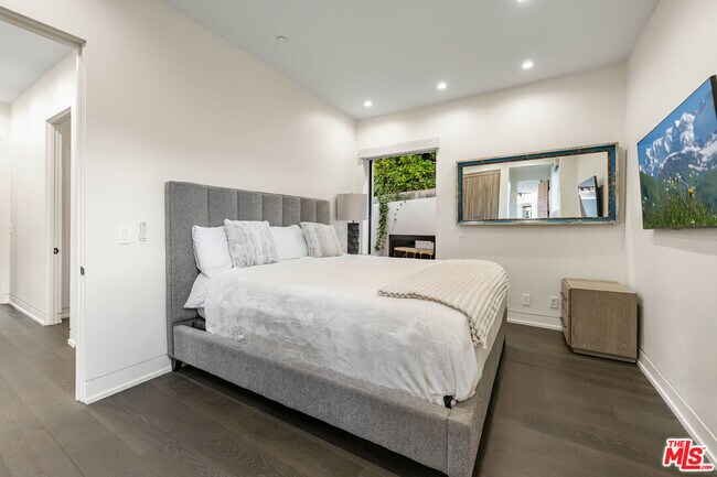 Building Photo - 3712 Broadlawn Dr