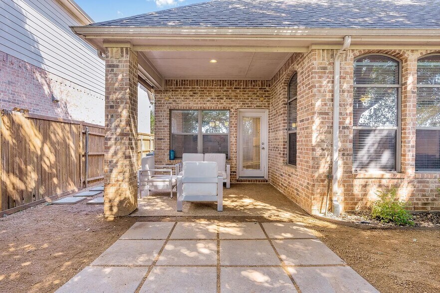 Building Photo - 5836 Sterling Dr