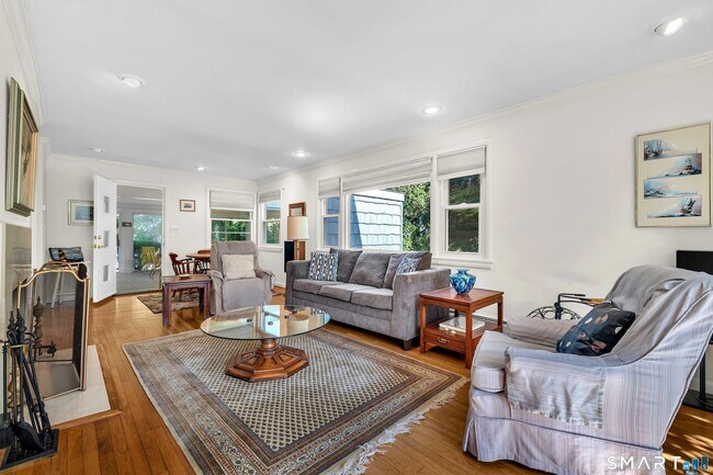 Building Photo - 71 Beach Ave