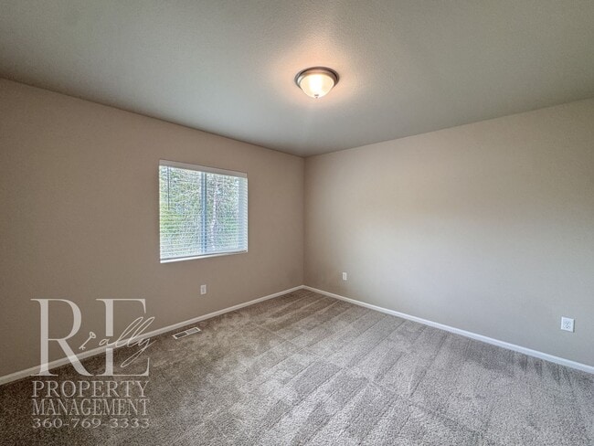 Building Photo - Warm & Inviting 4-Bedroom Home with Vaulted Ceilings, Loft, Fireplace & Fenced Backyard