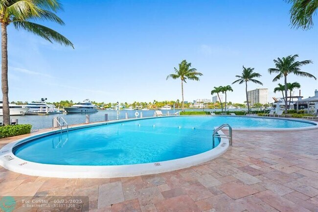 Building Photo - 1 Las Olas Cir