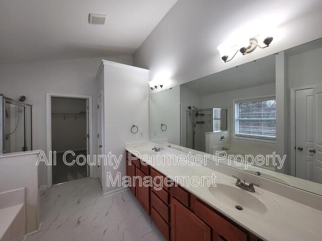 Building Photo - 4231 Suwanee Brook Ct