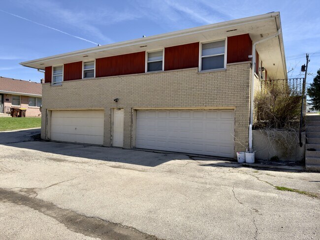 Building Photo - 1809-1809 S Alpine Rd