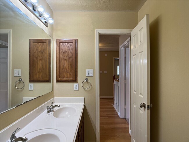 Building Photo - 11827 Edenstone Dr