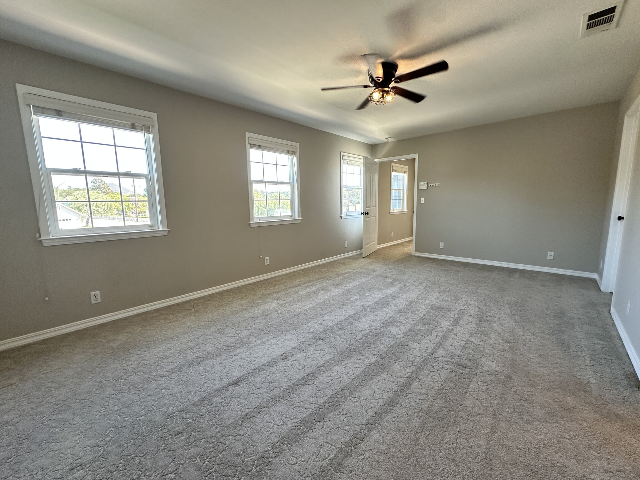 Building Photo - 604 Village Ct