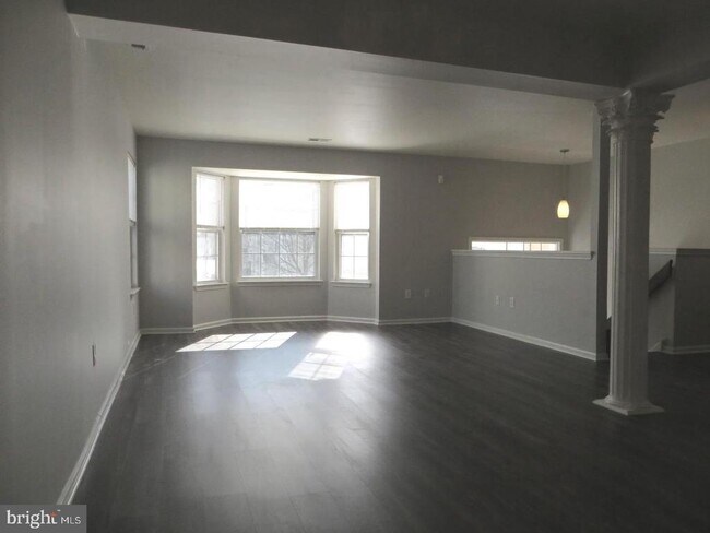 Building Photo - 3606 N Carriage Ct