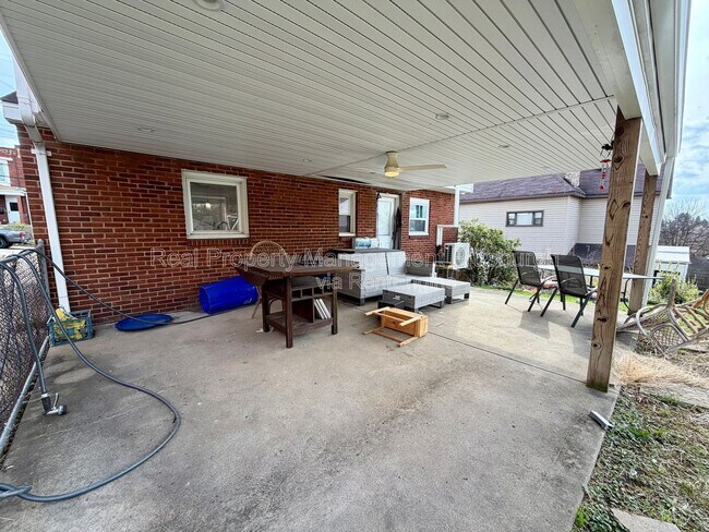 Building Photo - 521 Farnsworth St