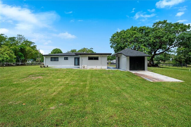 Building Photo - 4660 SW 128th Ave