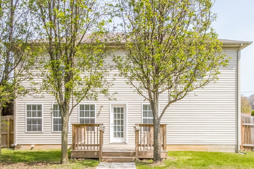 Building Photo - 2164 Spring Hill Cir