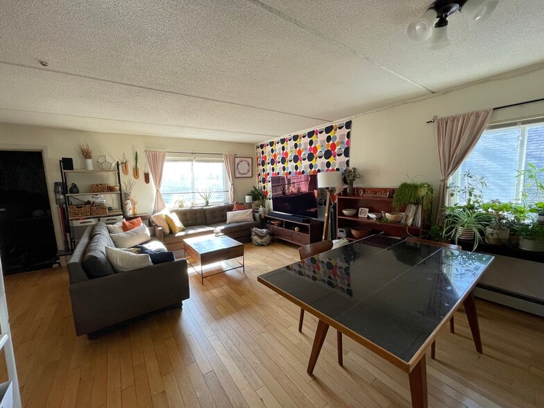 Building Photo - 122 Sycamore St