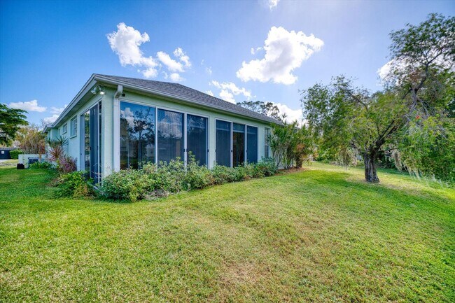 Building Photo - 2 Bedroom Plus Den/Office Home - Relaxing Pond View and Pet Friendly