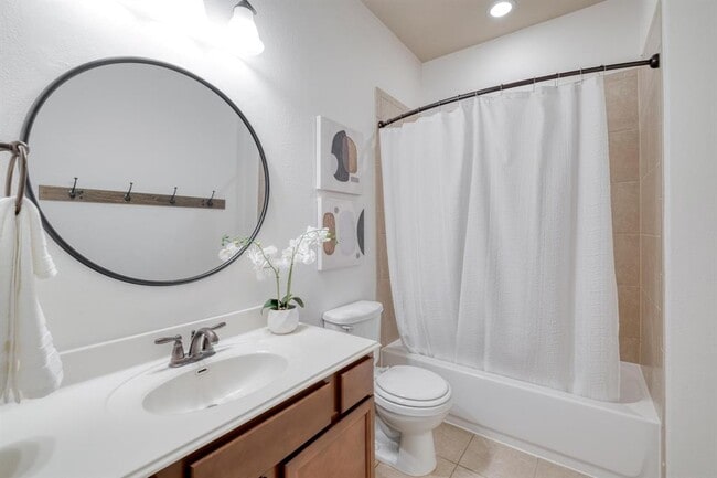 Building Photo - 2213 Lookout Range Dr