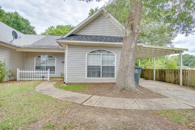Building Photo - Modern 3BR/2BA Duplex with Granite Countertops, Stainless Appliances, Covered Patio & Private Fen...