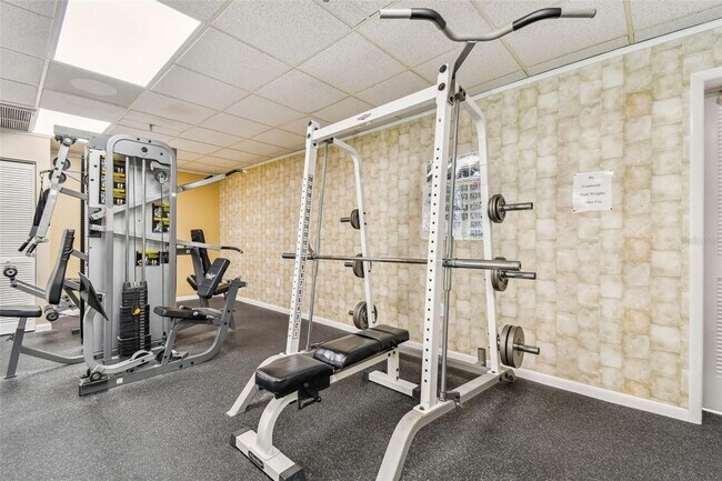 Building Photo - 7050 Sunset Dr S